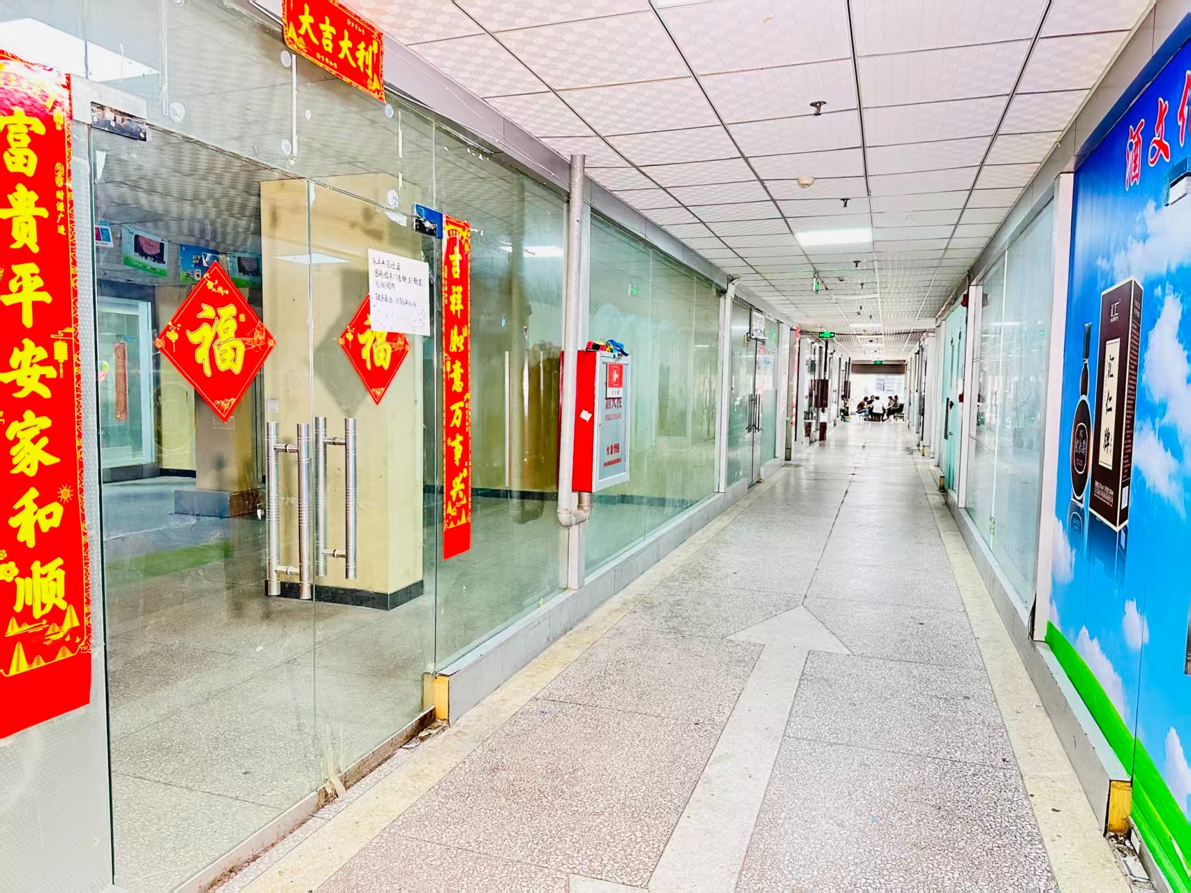道南路园区位于洛阳市老城区春都路商贸核心区域，周边商业氛围成熟，交通便利，配套完善。依托传统副食品商贸资源，园区具备良好的经营基础和人气优势，是企业办公、商品展示、批发零售及创业发展的理想选择。