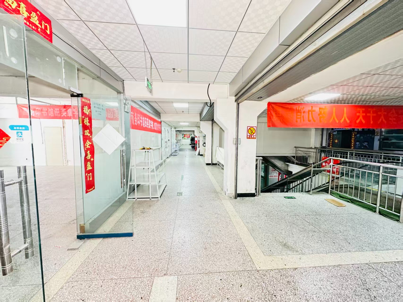 道南路引入人工智能技术应用场景，推动AI与商业、零售、电商、企业服务等领域融合发展。